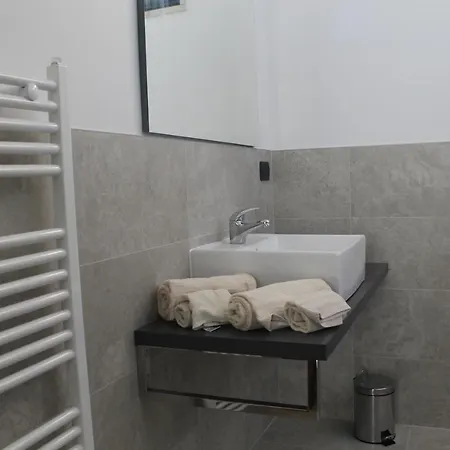 60 Apartment *